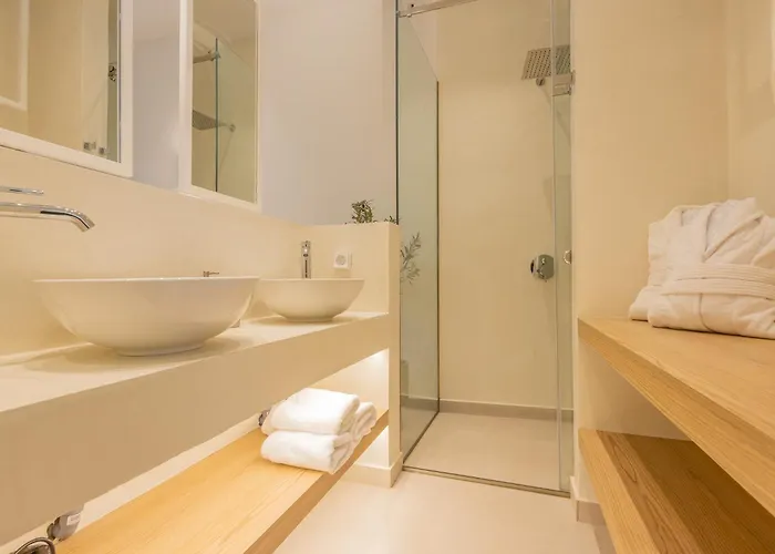 Private Villa Two Seperate Homes And Jacuzzi Retreat *