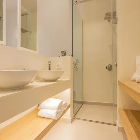 Private Two Seperate Homes And Jacuzzi Retreat *