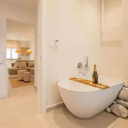 Private Two Seperate Homes And Jacuzzi Retreat