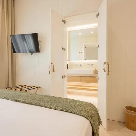 Private Two Seperate Homes And Jacuzzi Retreat * Rhodes City